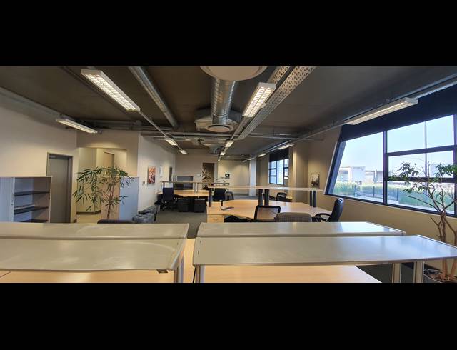8,291M² WAREHOUSE TO LET IN WATERFALL